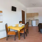 Zloty Potok Resort Oferta Lato 2026 Domki Nad Jeziorem Zlotnickim Prywatna Plaza Camping Pokoje Tuz Przy Lesie Oraz Restauracja Semesteranläggning (resort) Zloty Potok (Luban)